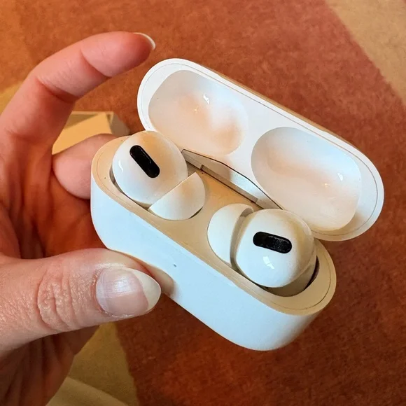 Apple AirPods Pro with MagSafe Charging Case - Picture 3 of 8